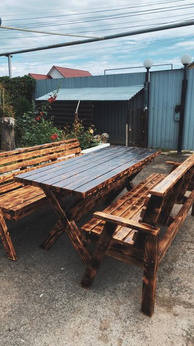 Стол две скамейки