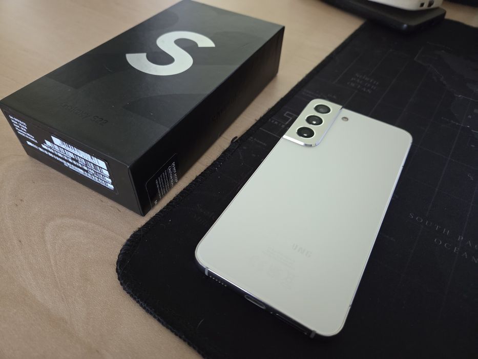 Samsung S22 256GB White