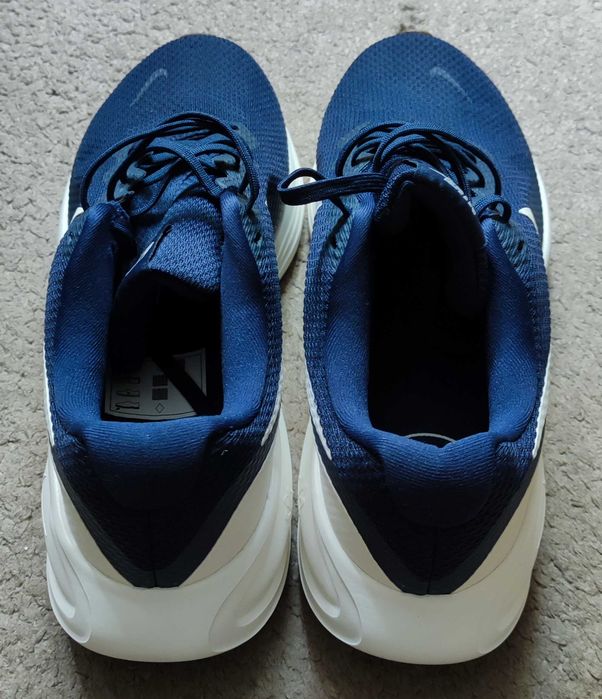Nike Revolution 8