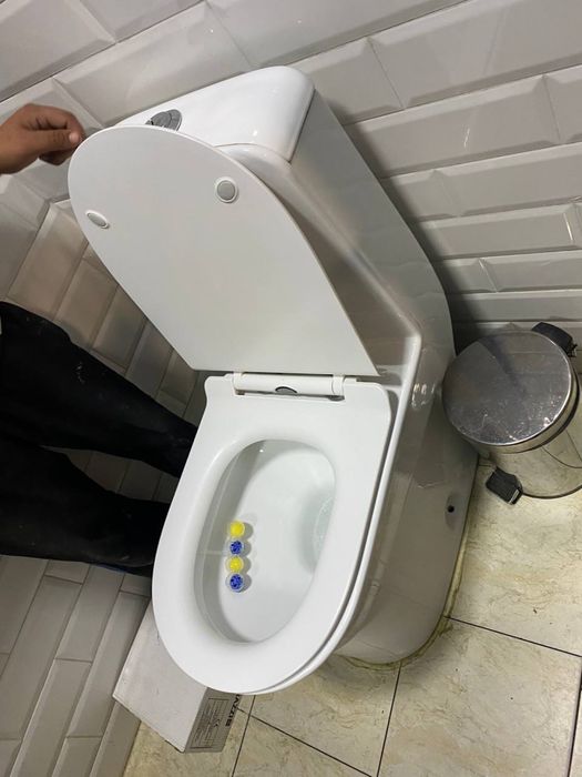 Унитаз и раковина продается срочно