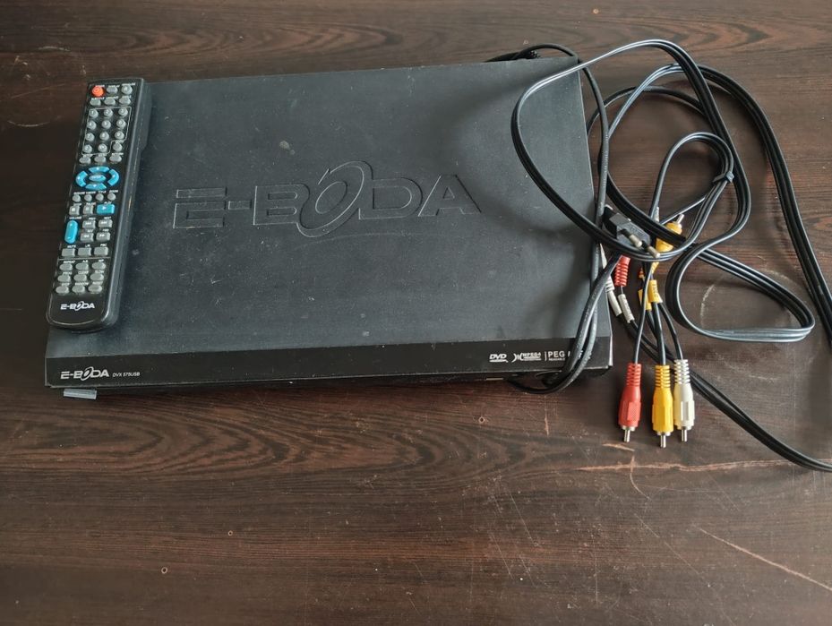 Vând un sistem întreg de recepție TV prin satelit