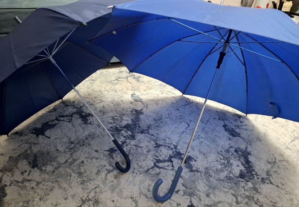 Продаются зонты(трость) в отличном состоянии.