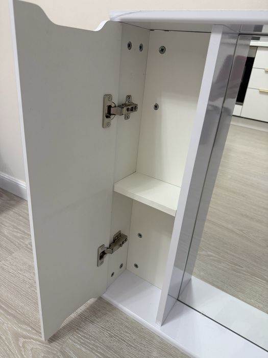 Шкафчик с зеркалом