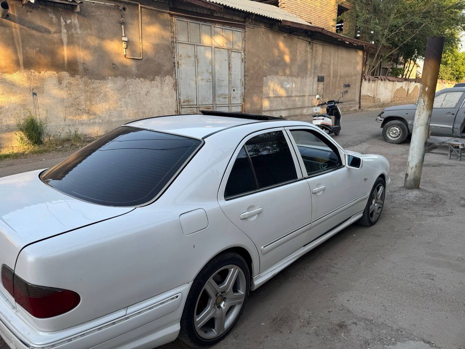 Mercedes-Benz W210 E280