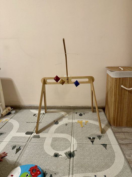 Стойка Монтессори для мобилей