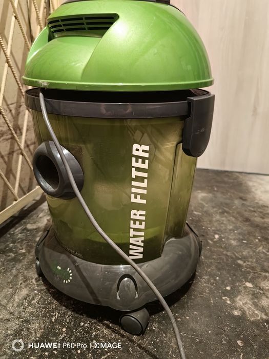 Aspirator filtrare prin apa.