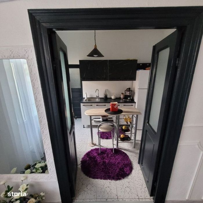 - Casa cu 5 camere, zona centrala.