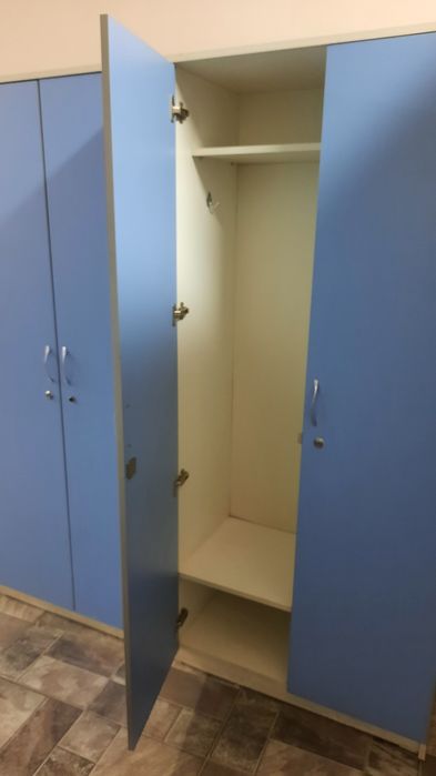 Продаётся  шкаф для раздевалки  спорт секции