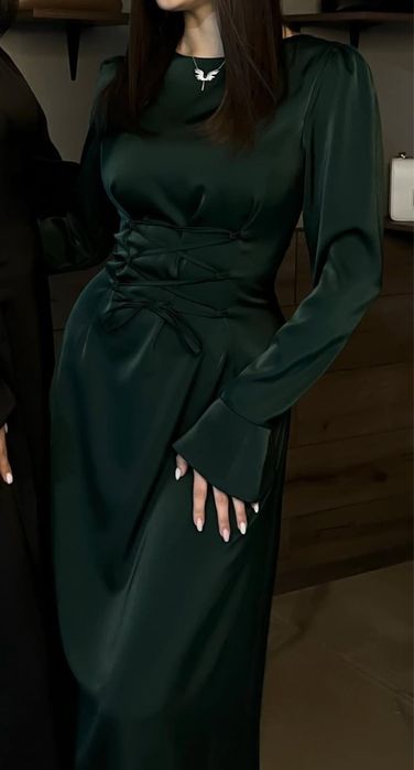 Вечернее атласное платье