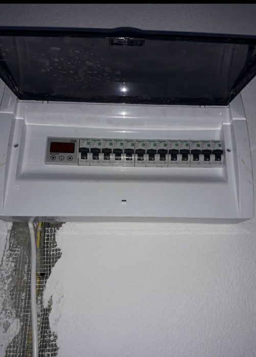 Electrician - execut instalații electrice pentru case și apartamente