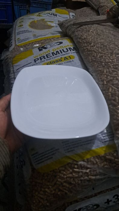 Керамични  керемиди и алпака съдинки от ресторант