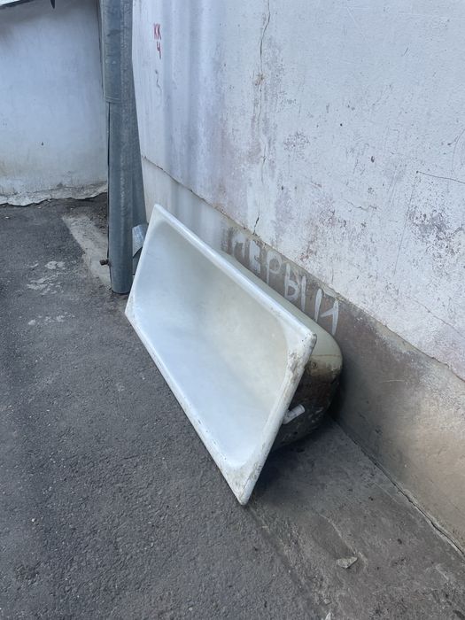Продам ванну чугунную