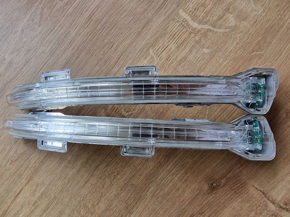 Set lampi originale semnalizare oglinda VW Golf 7 (5G0949101 si 2)