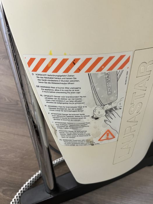 Продам парогенератор Laura star