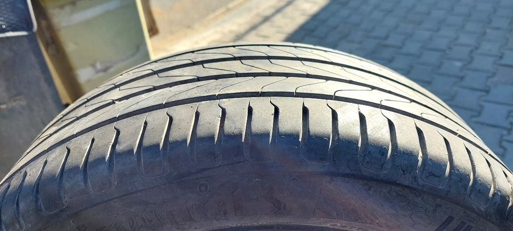 Vând anvelope Continental Ultracontact