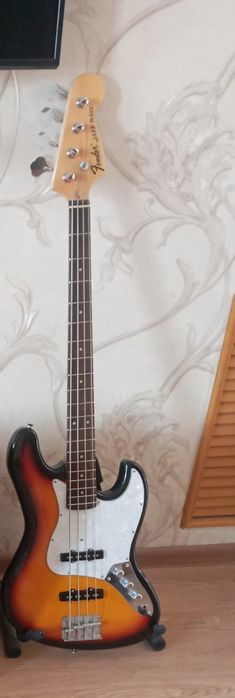 Бас гитара с чехлом