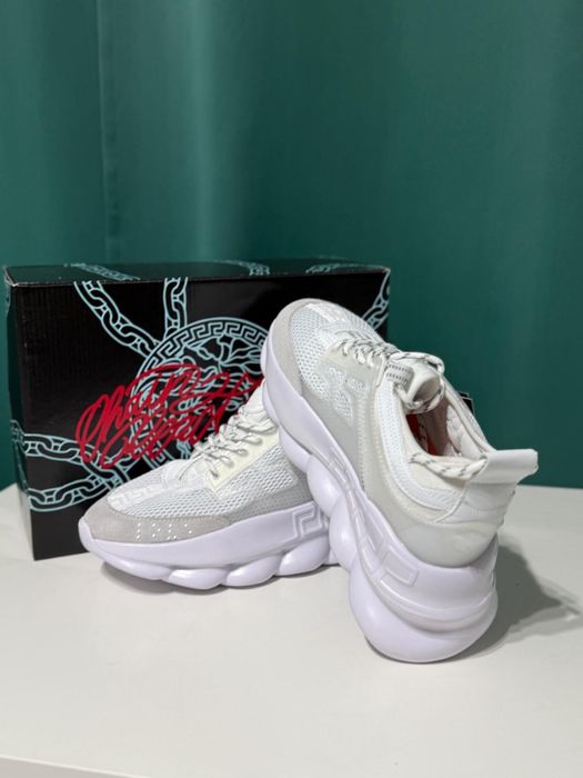 Versace chain reaction