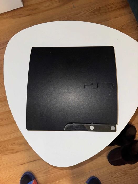 PS3 Slim + 12 игри и стойка / Playstation 3 Slim
