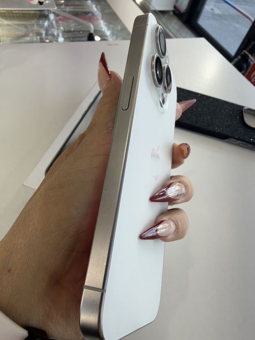Продам iPhone 15 Pro в идеальном состояние.
