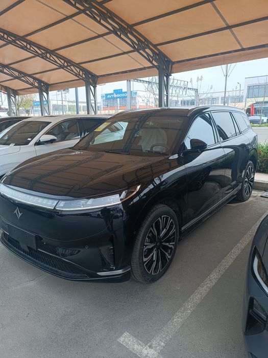 Dong feng 008 oq va qora ranglari bor