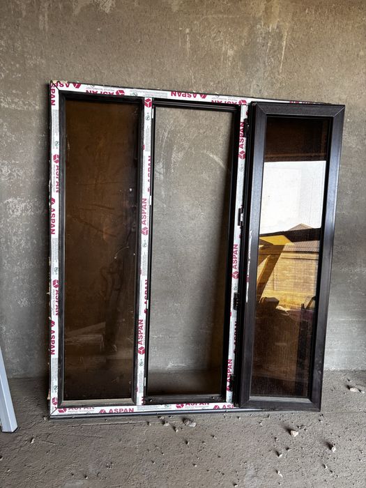 одно пластиковое окно