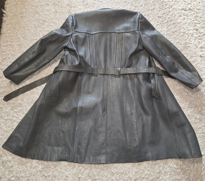 Haina lunga din piele naturala  marimea  50-52  nepurtata