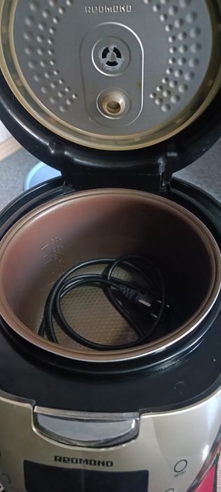 Мультиварка Redmond