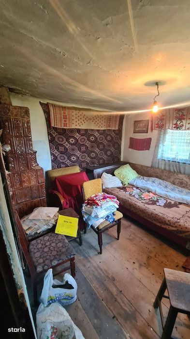 Casă bătrânească de vânzare în comuna Ciofrângeni, județ Argeș.