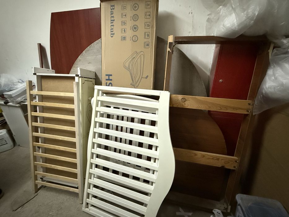 Отдам за плитку шоколада.