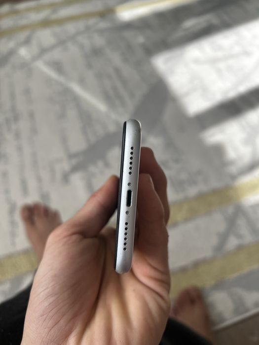 Продам Iphone  XR  в отличном состоянии