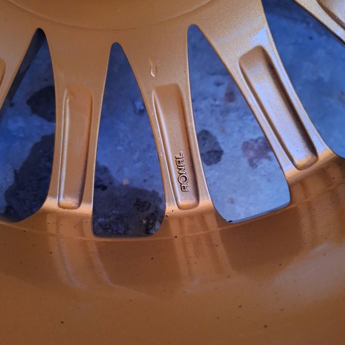 Продавам всесезонни гуми с джанти Ронал