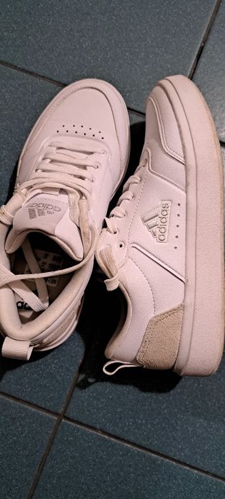 Adidași ADIDAS..