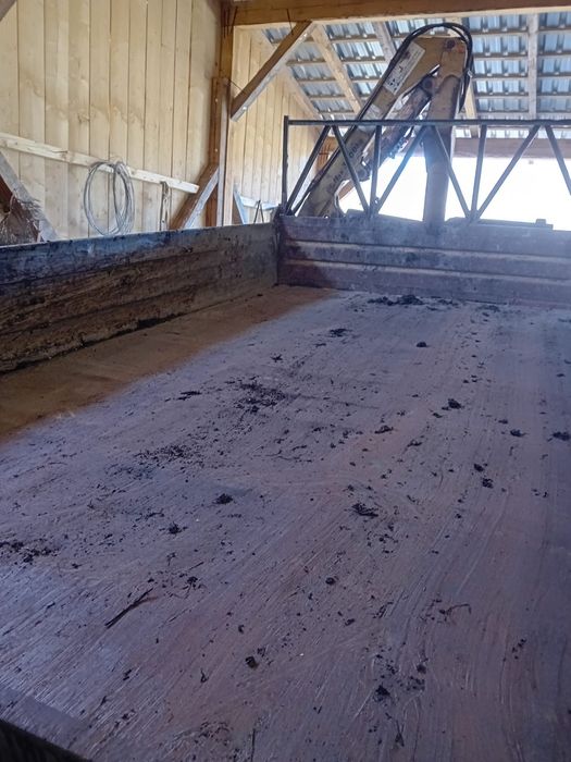 Vand remorca basculabila cu macara