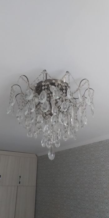 Продам роскошную люстру из стекла.
