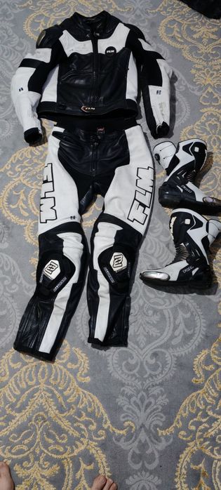 Echipament motocicletă FLM de vânzare