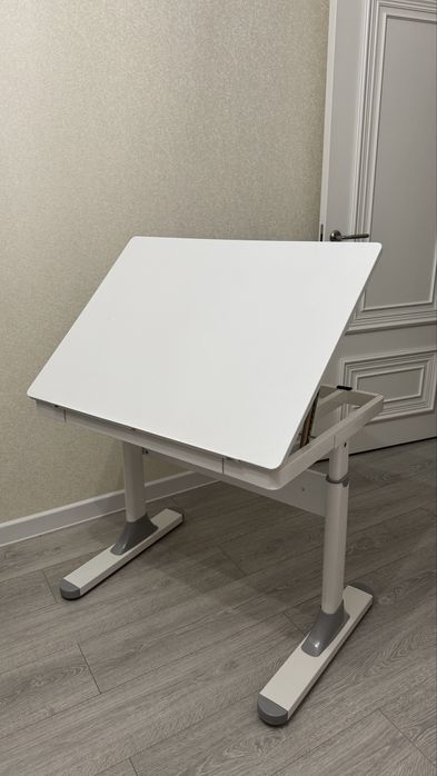 Стол в идеальном состоянии