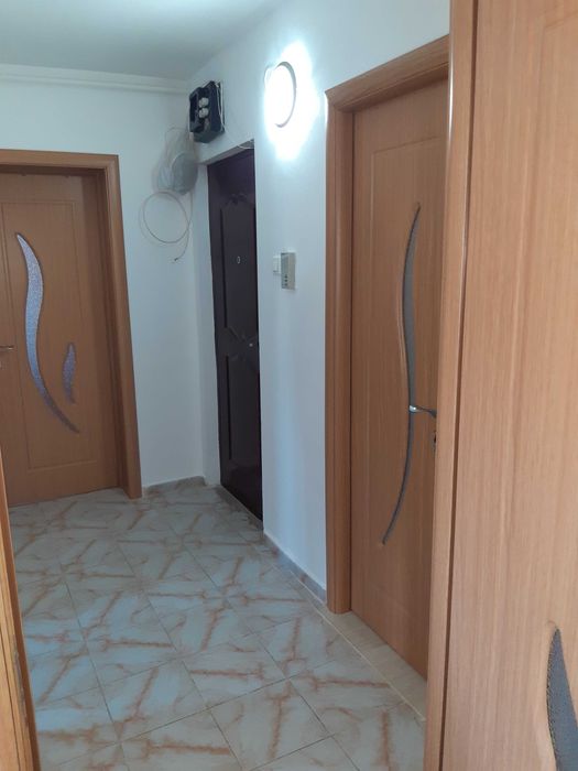 Închiriez apartament cu 2 camere zona Zorilor