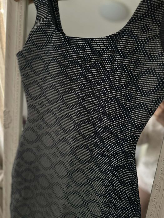 Елегантна вталена рокля MANGO Basics