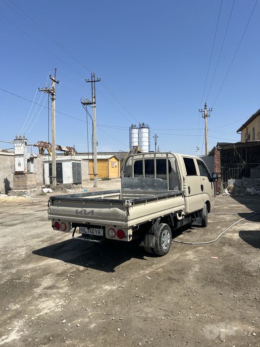 Kia bongo sotiladi