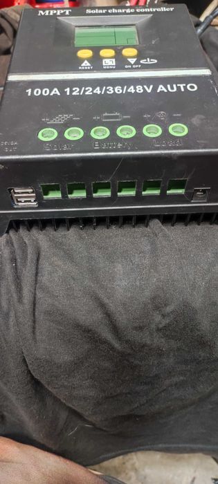 Incarcator Solar MPPT 100A folosit 2 - 3 luni, functioneaza perfect