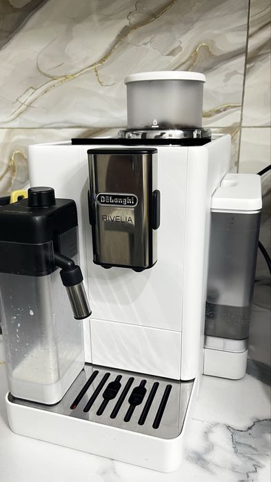 Кофемашина Delonghi Rivelia