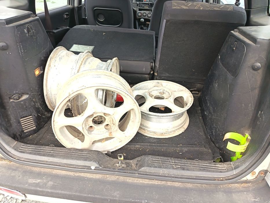 Hyundai Matrix 1.5 CRDi  82 к.с. 2003г. Хюндай Матрикс 1.5црди НА ЧАСТИ!!! 

Автомобилът  се продава САМО НА ЧАСТИ!!! 

Налични части:

Двигател