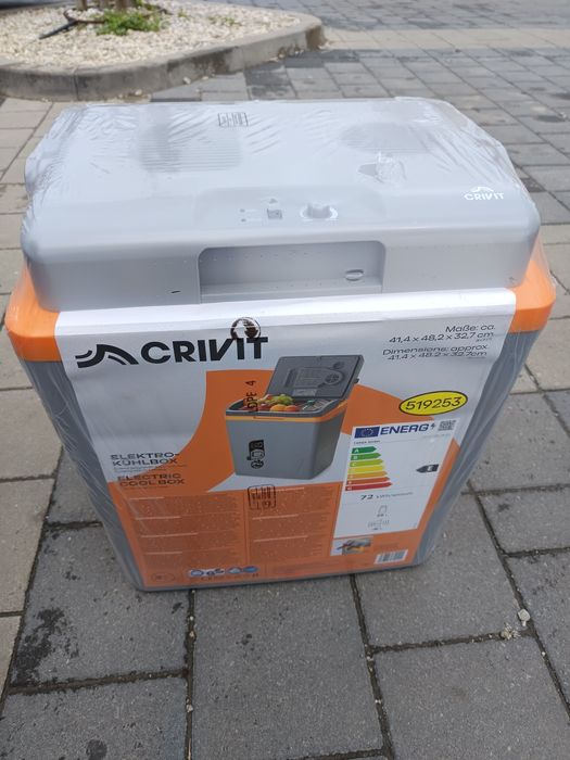 електрическа хладилна кутия на 12V и 220V 75€