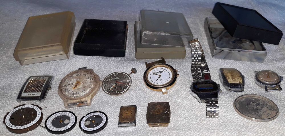 часовници и кутии 1970-80г за ремонт
