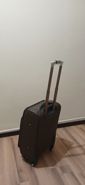 Продам чемодан продам