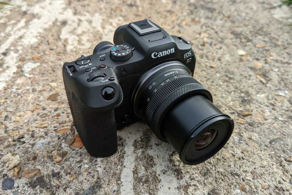 Canon EOS R7 complet,model mai vechi