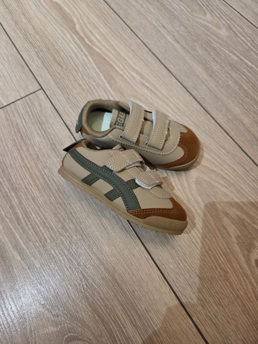 Продам кроссовки на мальчика