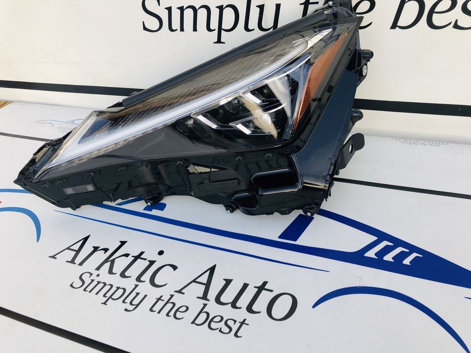 Far stânga Full led Lexus UX model după 2020