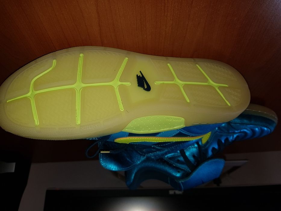 Adidas Nike