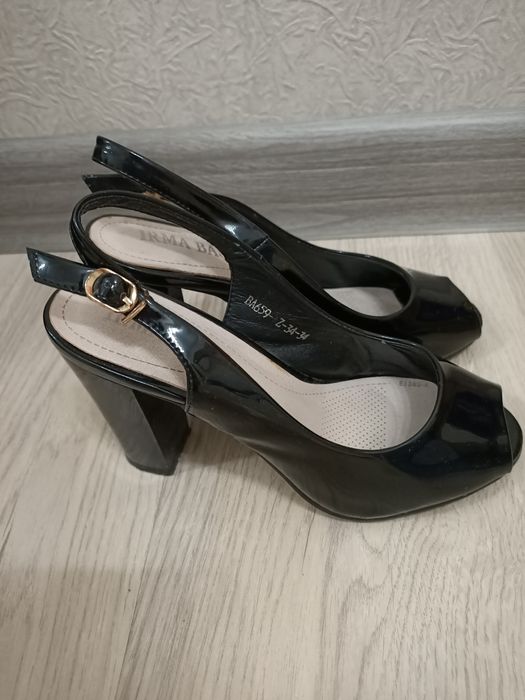 Босоножки в хорошем состоянии